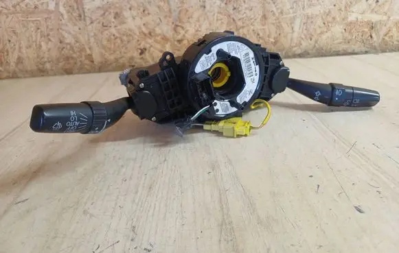 Wiper turn signal indicator stalk/switch