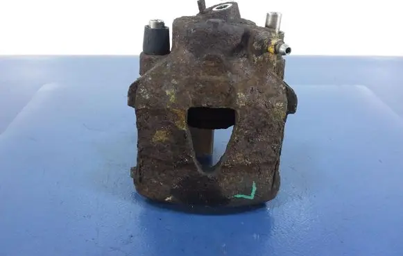 Volkswagen Golf IV Front brake caliper