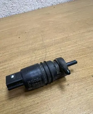 BMW X5 E70 Windscreen/windshield washer pump 693416001 D8589
