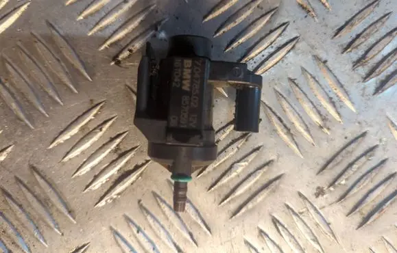 BMW 5 F10 F11 Vacuum valve 8570591