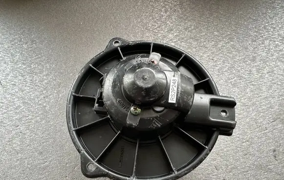 Mitsubishi Pajero Heater fan/blower MB657229