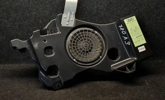 Audi A3 S3 8P Subwoofer speaker 8P4035382D