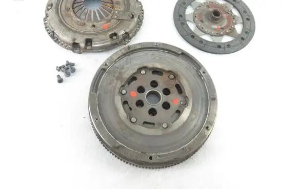Peugeot 308 Dual mass flywheel 9801995280