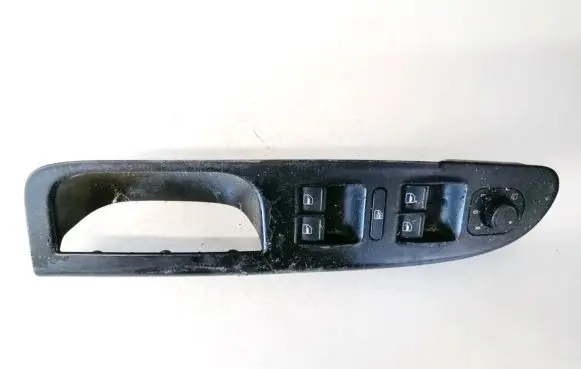 Volkswagen PASSAT B6 Front door window switch trim 3c1867171c