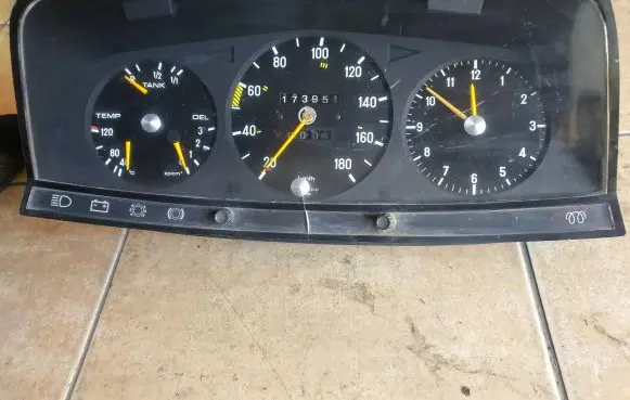 Mercedes-Benz W123 Speedometer (instrument cluster) 87001050