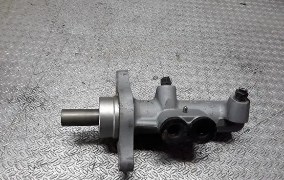 Volkswagen Touareg I Master brake cylinder