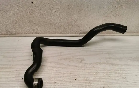 Volvo V70 Breather/breather pipe/hose 8670008