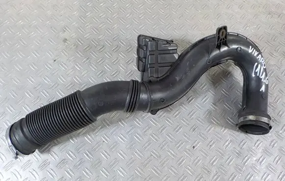 Opel Vivaro Air intake hose/pipe 165755972R 8201487353