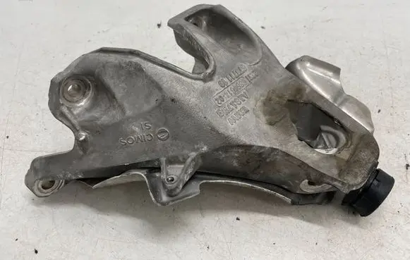 BMW X5 F15 Engine mounting bracket 6864614