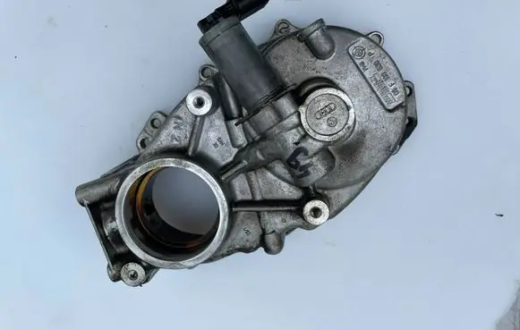 Audi A3 S3 8P Timing chain cover 06F103530P