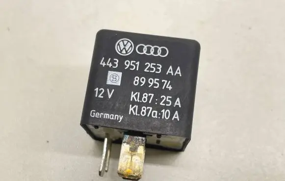 Audi A6 S6 C4 4A Other relay 443951253AA