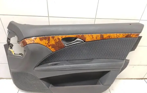 Mercedes-Benz E W211 Front door card panel trim A2117206062 211A106 8260399