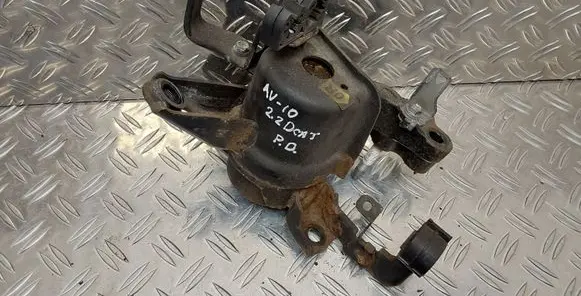 Toyota Avensis T270 Engine mount bracket