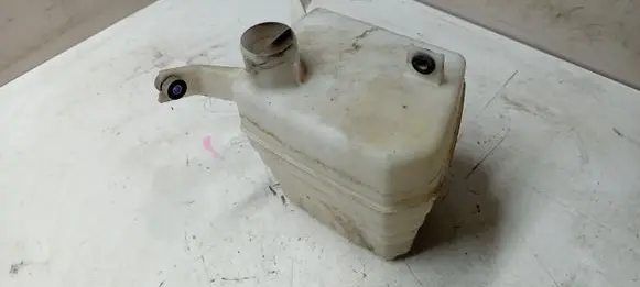 Toyota Prius (NHW20) Windshield washer fluid reservoir/tank 1789321030