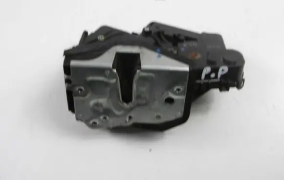 BMW X3 E83 Front door lock