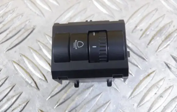 Headlight level adjustment motor
