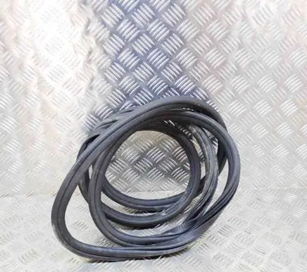 Porsche Macan (95B) Rubber seal front coupe door 95B831721B