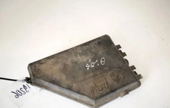 Land Rover Freelander Fuse box cover yqh101070