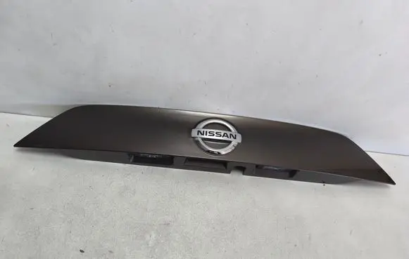 Nissan Qashqai Trunk door license plate light bar 908104ES