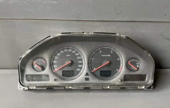 Speedometer (instrument cluster)