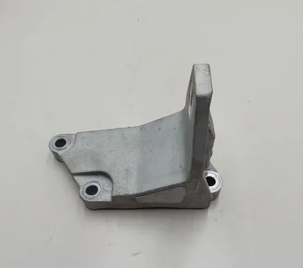 Nissan Leaf II (ZE1) Engine mounting bracket