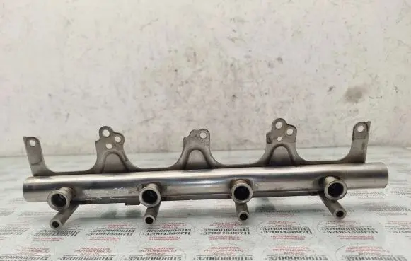 Audi A4 S4 B7 8E 8H Fuel main line pipe 06F133317G