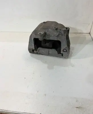 Volkswagen Golf V Engine mount bracket 1K0199262t