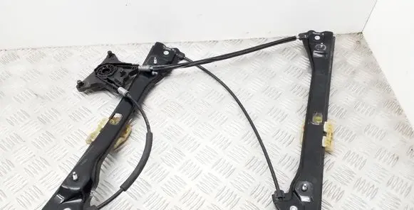 Front window lifting mechanism without motor