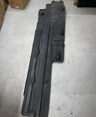 Mercedes-Benz C W204 Center/middle under tray cover A2046100808