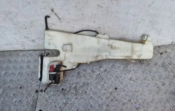 Honda CR-V Windshield washer fluid reservoir/tank