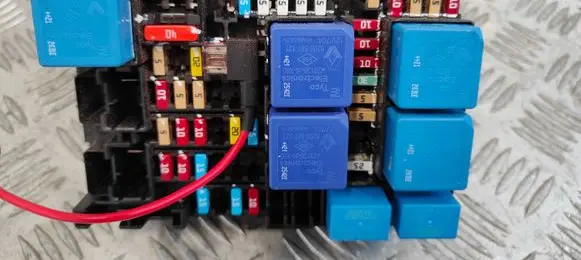 Renault Captur II Fuse box set 243805499R