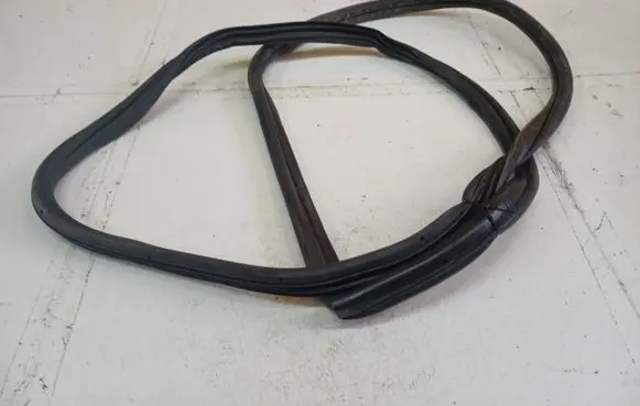 Ford Mondeo Mk III Rubber seal rear door 