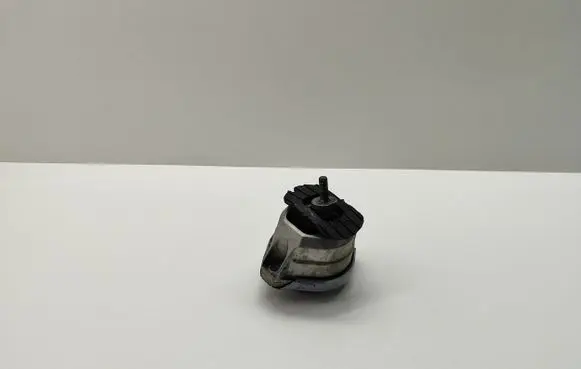 BMW 5 E60 E61 Engine mount bracket