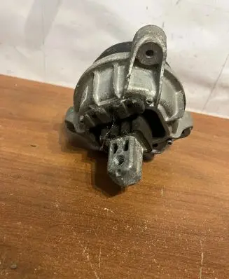 BMW 5 F10 F11 other engine part 678560101 D975