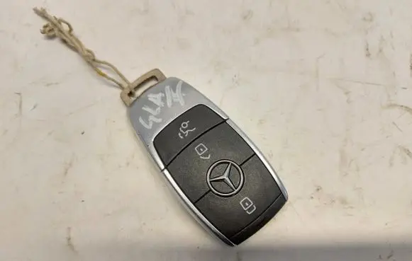 Mercedes-Benz GLA H247 Ignition key/card A1779055806