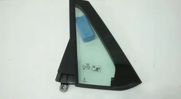 Audi Q2 - Sliding door window/glass 81A845213D