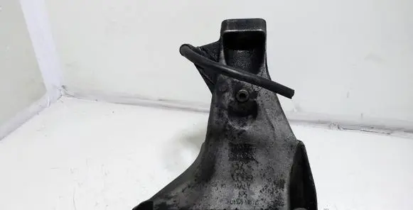 Volkswagen Touran I Engine mounting bracket 8D0199308 8D0199308AB