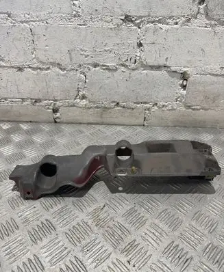Fender mounting bracket