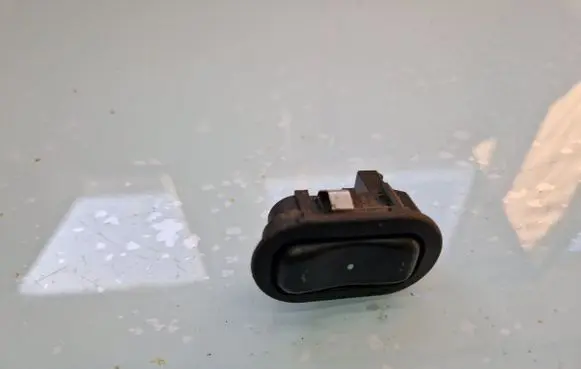 Opel Zafira A Electric window control switch 13363100 90561388