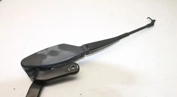 Mercedes-Benz CLS C219 Front wiper blade arm