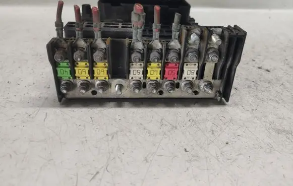 Volkswagen PASSAT B6 Fuse module