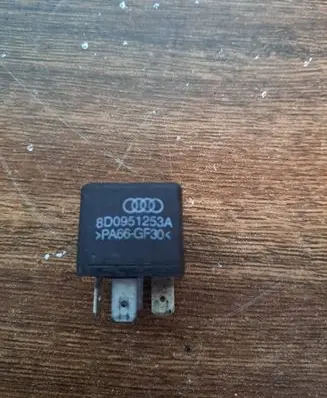 Audi A6 S6 C5 4B Other relay 8D0951253A