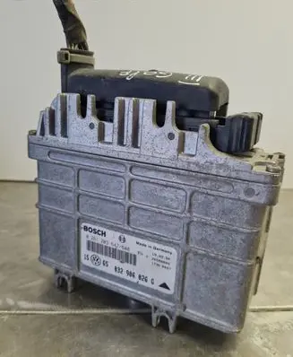Volkswagen Golf III Engine control unit/module 032906026G 0261203647 0261203648