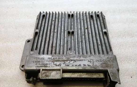 Renault Twingo I Engine control unit/module 7700868295 7700108487 527621