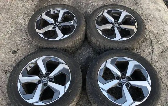 Nissan Qashqai J12 R18 alloy rim 