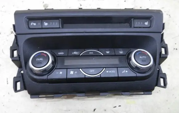 Mazda 3 II Climate control unit B45D61190D