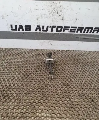 Nissan Qashqai Front door check strap stopper