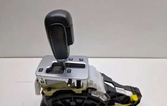 Volvo S60 Gear shifter/selector 30759121 20110103141023