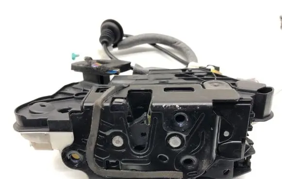 Skoda Octavia Mk3 (5E) Front door lock 5E1837015A