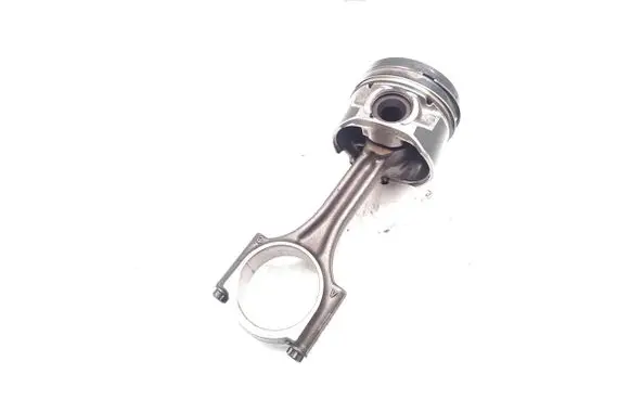 Peugeot 3008 II Piston with connecting rod YHZ DV5RC